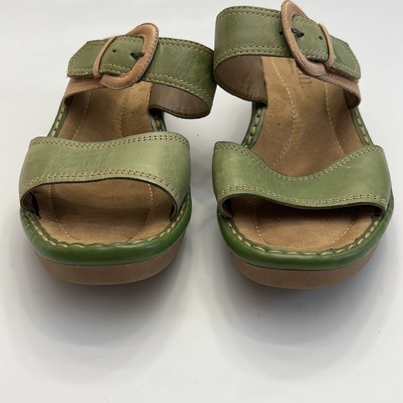 Cobb  Hill Omara C green and tan leather wedge sandal size 9.5 W - Picture 2 of 16